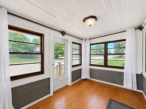 5th image of 1108 Lincoln Way