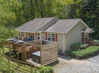 860 Creekside Dr, Maggie Valley, NC 28751