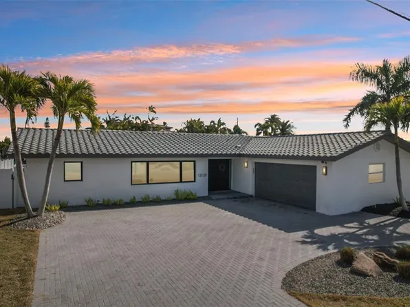 12125 5th St E, Treasure Island, FL 33706