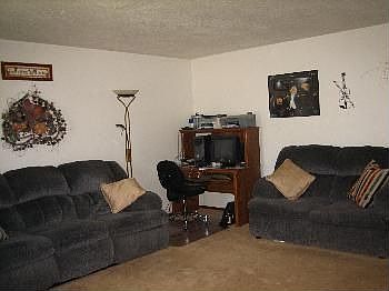3rd image of 912 Wood River Dr
