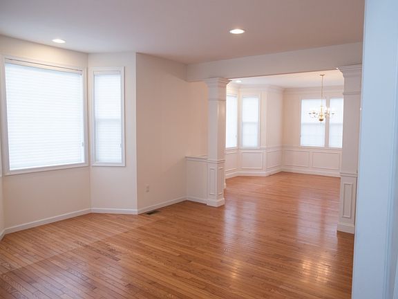 4th image of 52 Freeman Dr