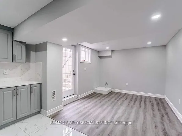 34 Saint Georges Pl #Basement, Brampton, ON L6X 4A3