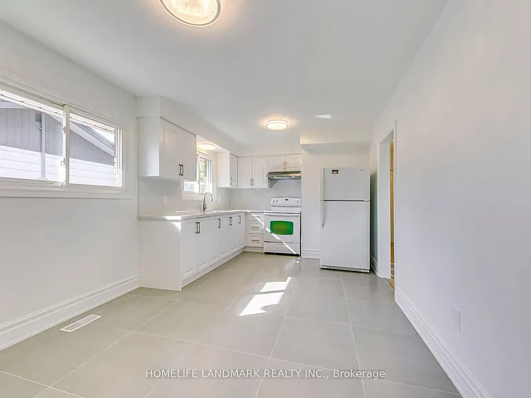 146 Manning Ave — Photo 9