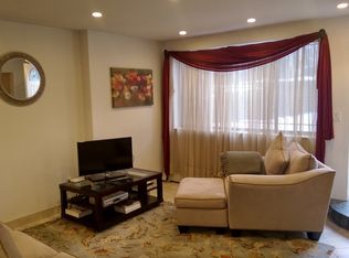 3069 32nd St, Astoria, NY 11102