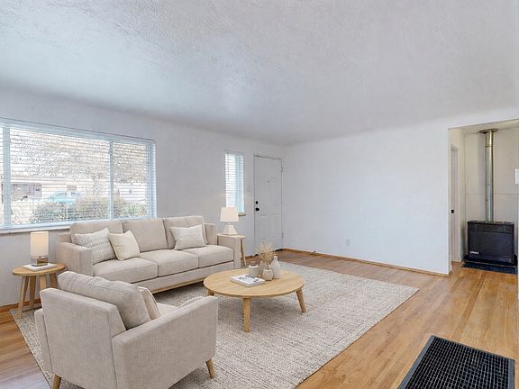 4th image of 915 Manzano St NE