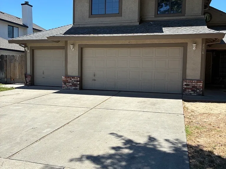 2814 Canyon Dr — Photo 1