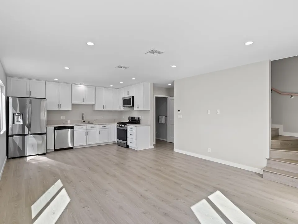 7318 Leescott Ave