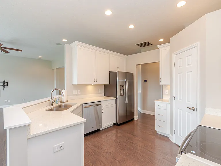476 Carrick Dr — Photo 19