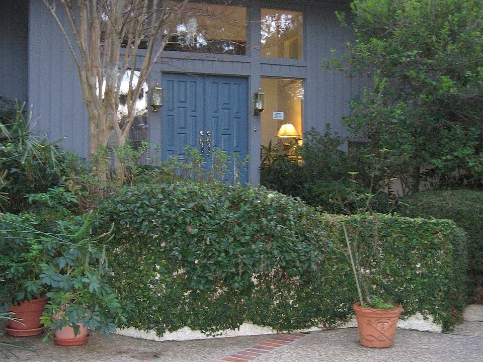 Front entrance and Pool