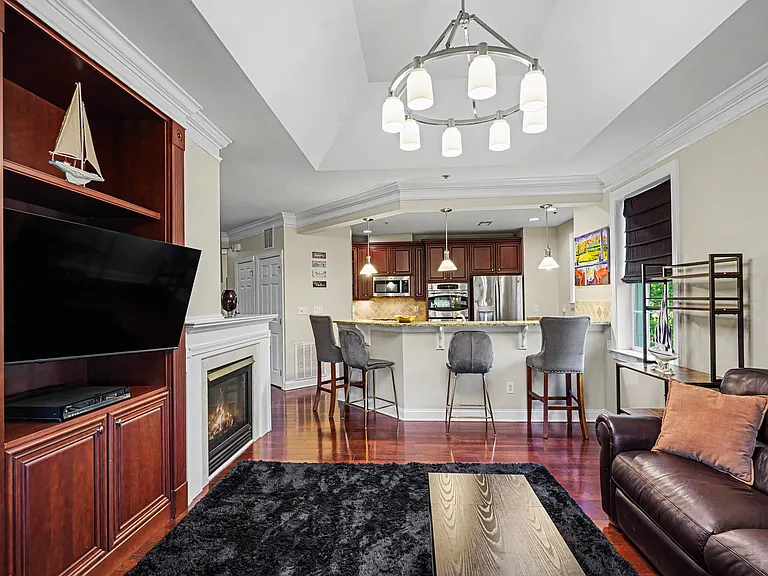 10400 Rosegate Ct #303 — Photo 8