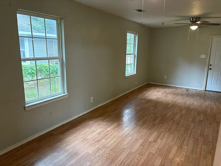1911 Cherry St — Photo 12