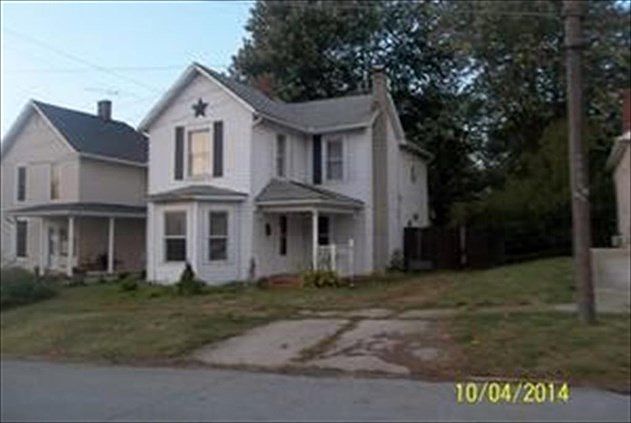 1st image of 218 W Beech St