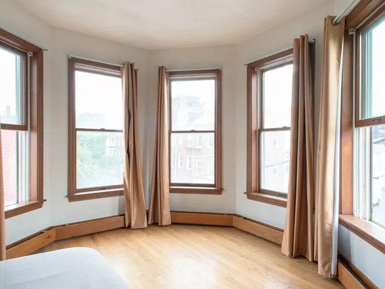 28 Orleans St #3A — Photo 1
