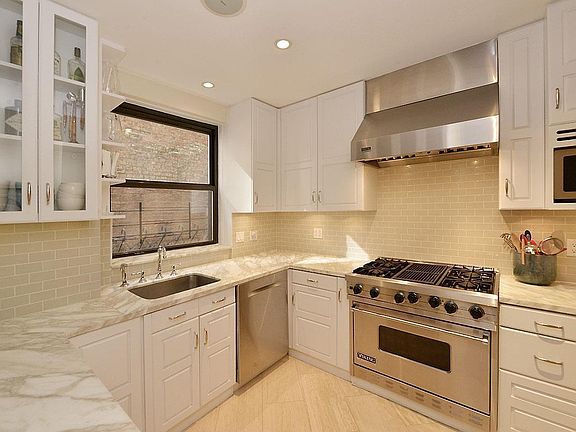 3rd image of 321 W 78th St APT 3C