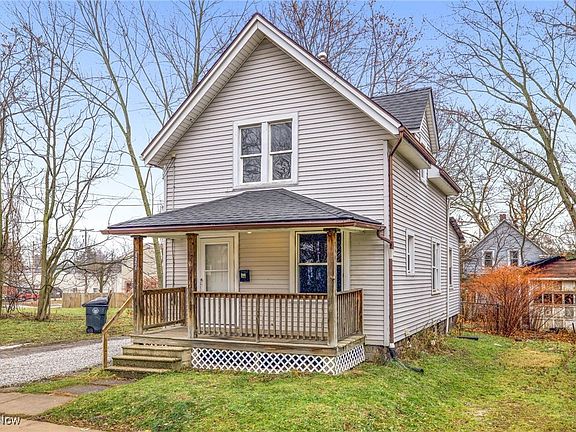 3rd image of 427 Black St