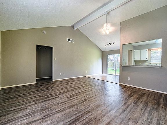 3rd image of 2803 N Belgravia Dr