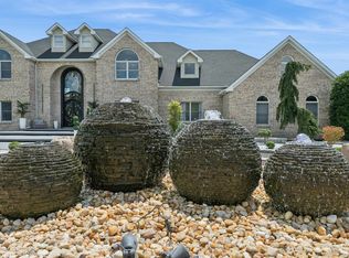 2 Appaloosa Dr, Manalapan, NJ 07726