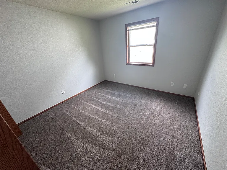 406 S Commercial St — Photo 10