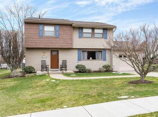 360 Sunset Hills Dr, Freedom, PA