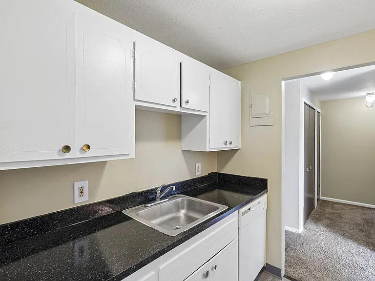 Columbus Park Apartments — Photo 30