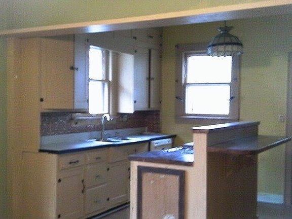 5th image of 405 N College Ave