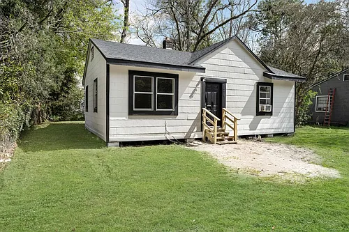 1227 Dena St Photo 1