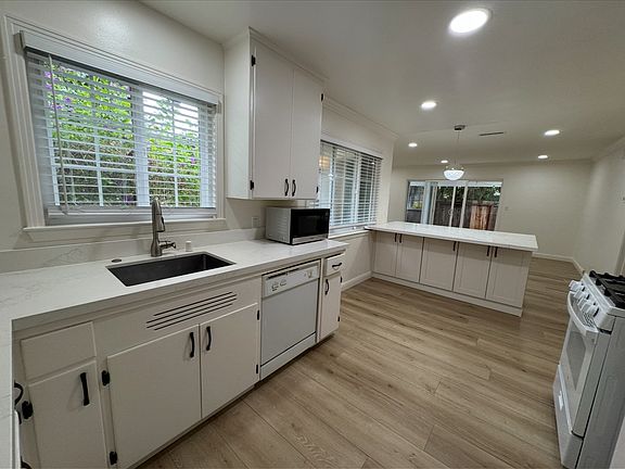 2nd image of 463 Waverly St