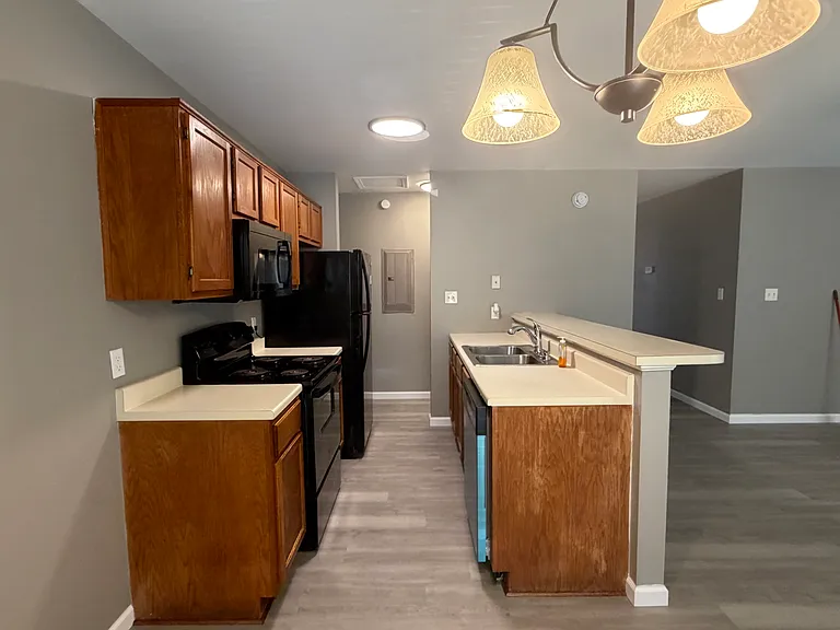 131 Rockyreef Cir — Photo 2