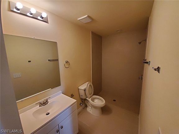 5th image of 809/811 NE 11th Terrace Cpe