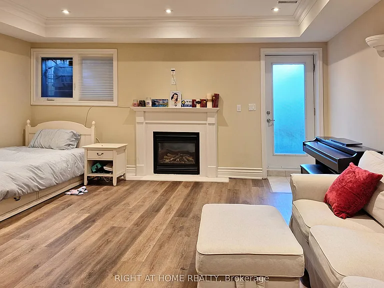 378 Douglas Ave — Photo 9