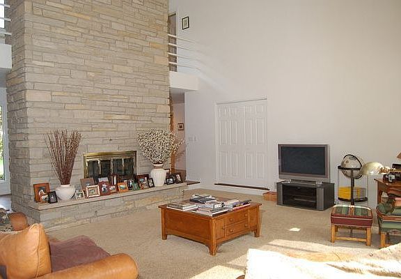 Great RM w/wet bar & FP