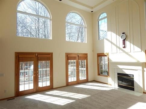 4th image of 294 Vinwood Ln