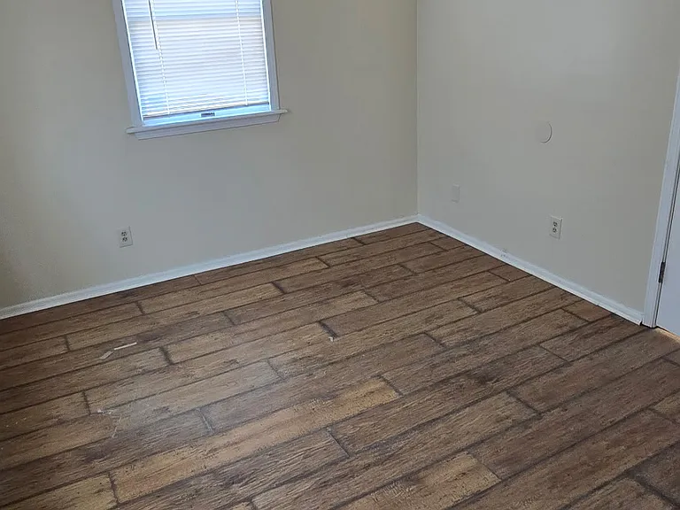 2902 Pine Ave #1B — Photo 8