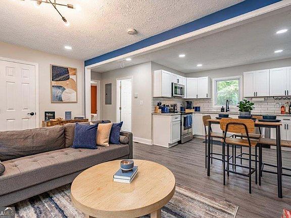 5th image of 831 Catherine St