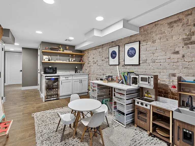 926 Park Ave — Photo 32