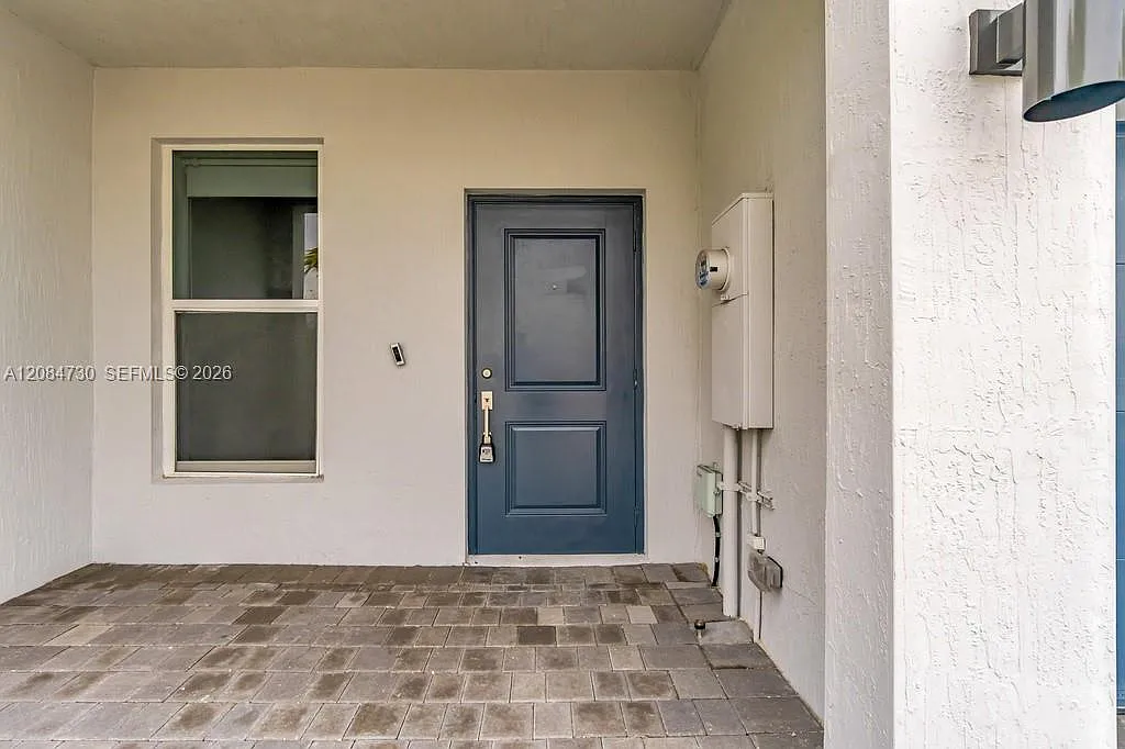 Skyrise Townhomes — Photo 4