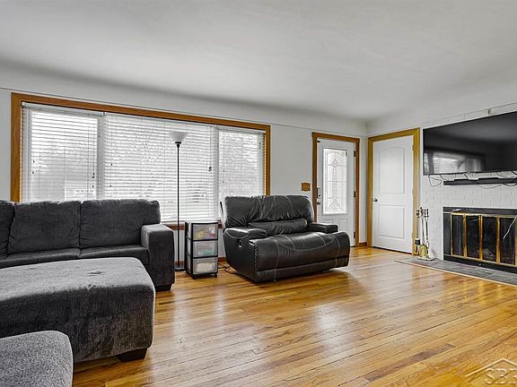 2nd image of 1300 Wilson Ave
