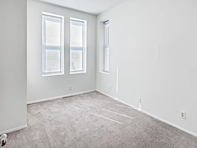 823 N Jackson St — Photo 7