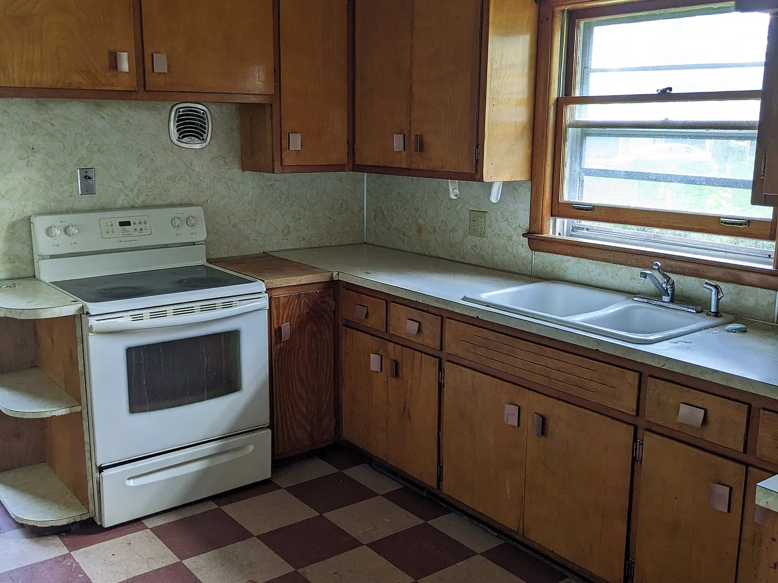 3 bed, 1324 sqft, $1,200 — Photo 1