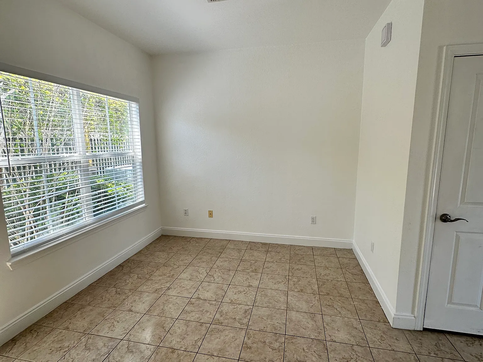 24 Talon Ct — Photo 3