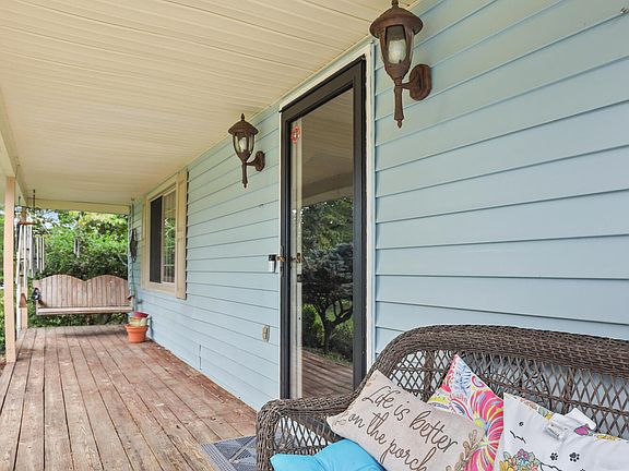 3rd image of 322 Spring Cut Cir