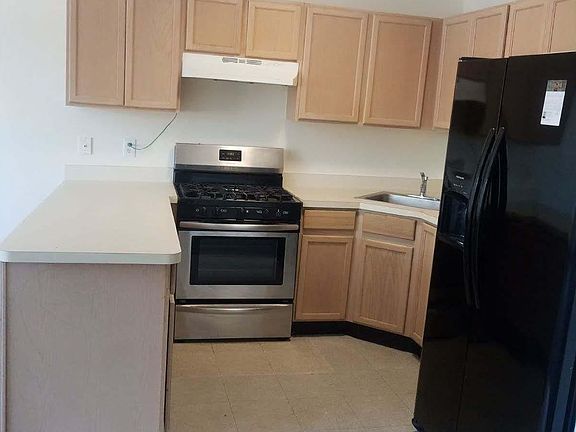 3rd image of 636 Leland Ave #3