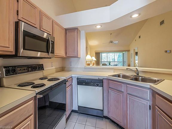 5th image of 765 Wiggins Lake Dr #3-202