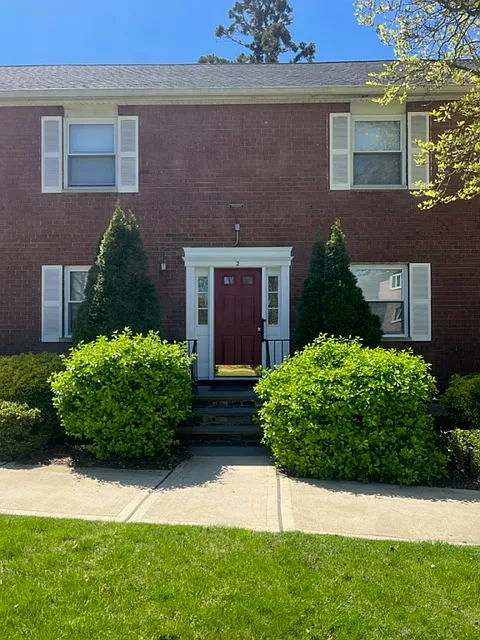Soundview Gdns, Port Washington — Photo 1