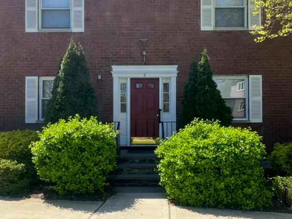 (undisclosed Address), Pt Washington, NY 11050