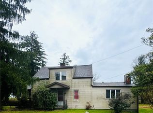 696 Breakneck Rd, Connellsville, PA 15425