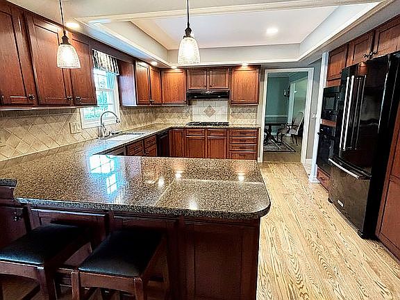 3rd image of 481 Locklie Dr