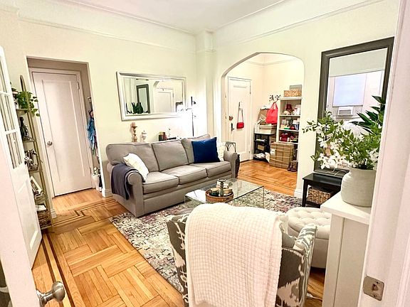 5th image of 405 E 72nd St APT 1B