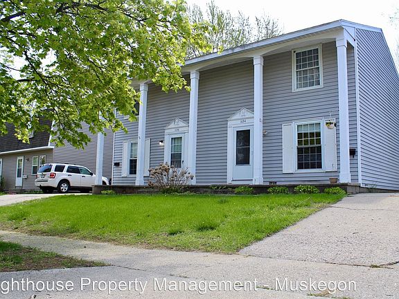 2nd image of 1634 Pennoyer Ave