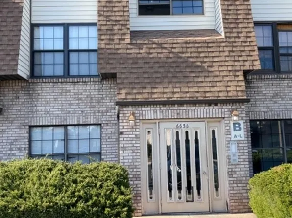 660 N Broad St #18, Elizabeth City, NJ 07208